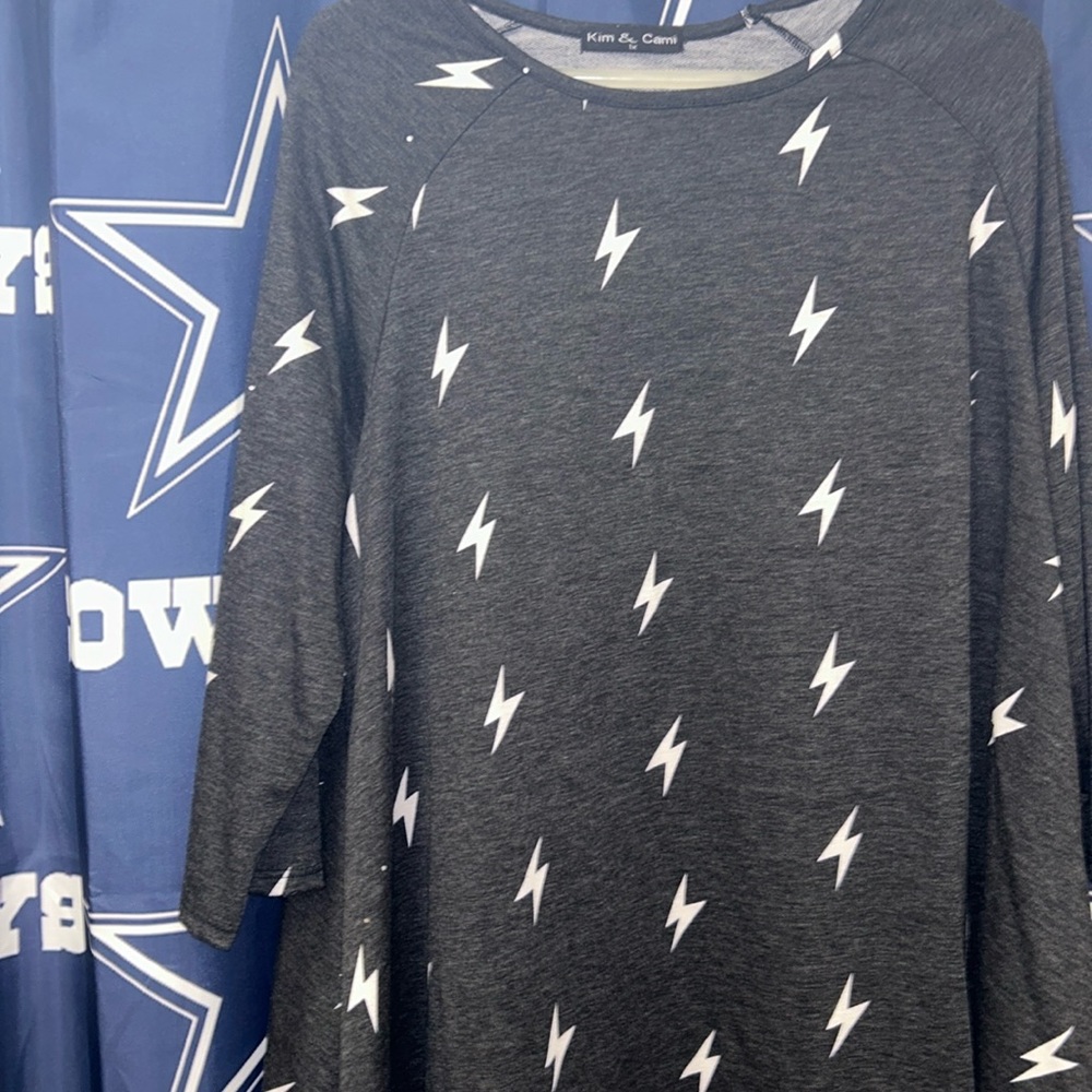 NWOT Kim & Cami Size 1x grey long sleeves shirt